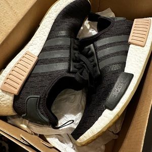 NMD_R1 women